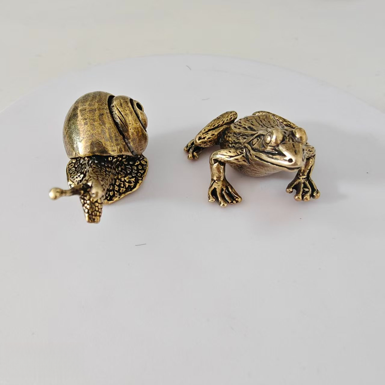 2 pieces of brass frog and sna - Aquarium Fish Farm recension och pris